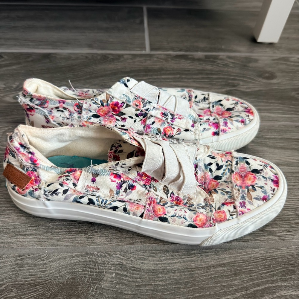 Blowfish White Floral Canvas Low-Top Sneakers with Pink & Green Accents - Picture 3 of 5
